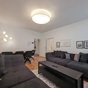 https://luxury-cityapartment-3.vienna-besthotels.com